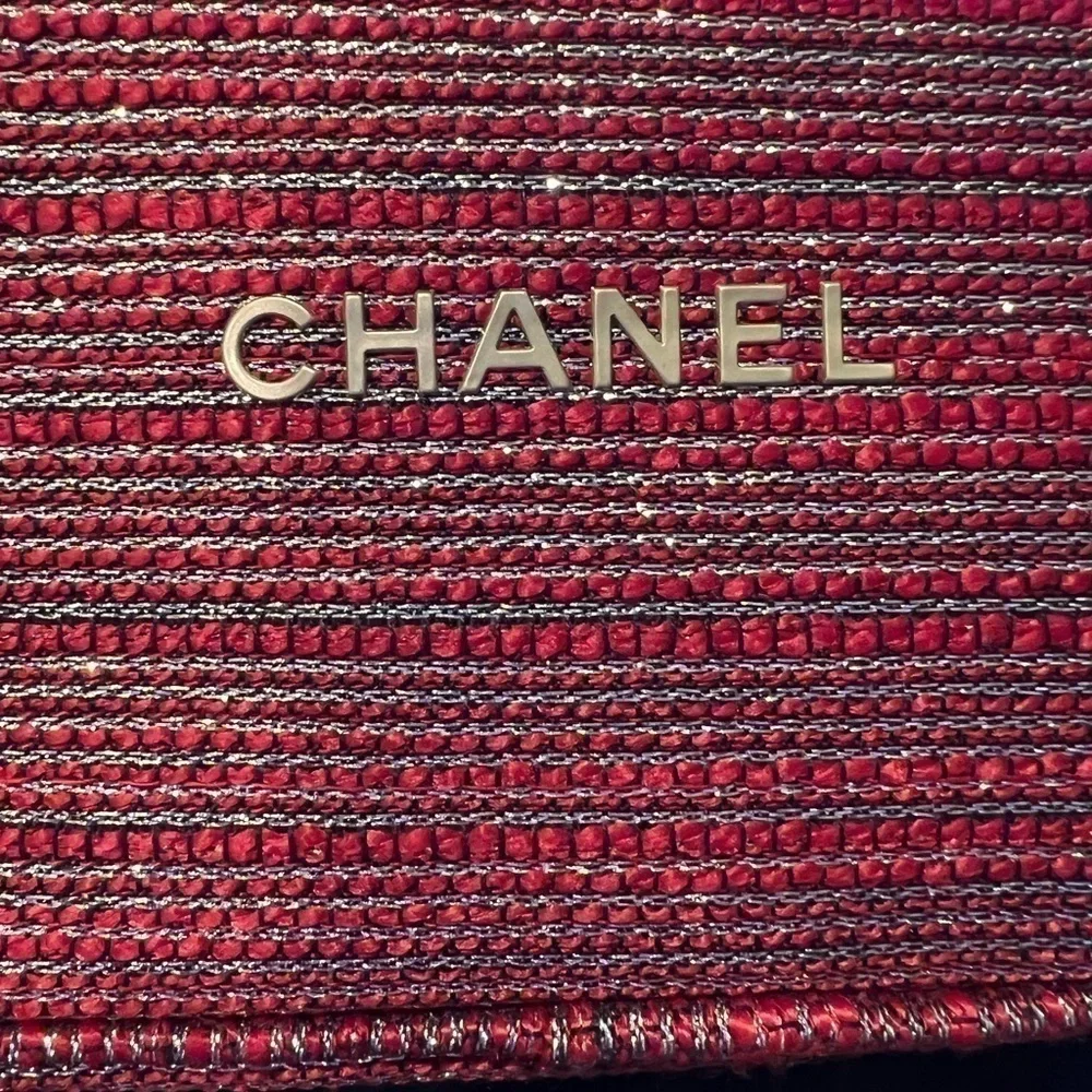 CHANEL NWT 2022 Holiday gift makeup case & box
